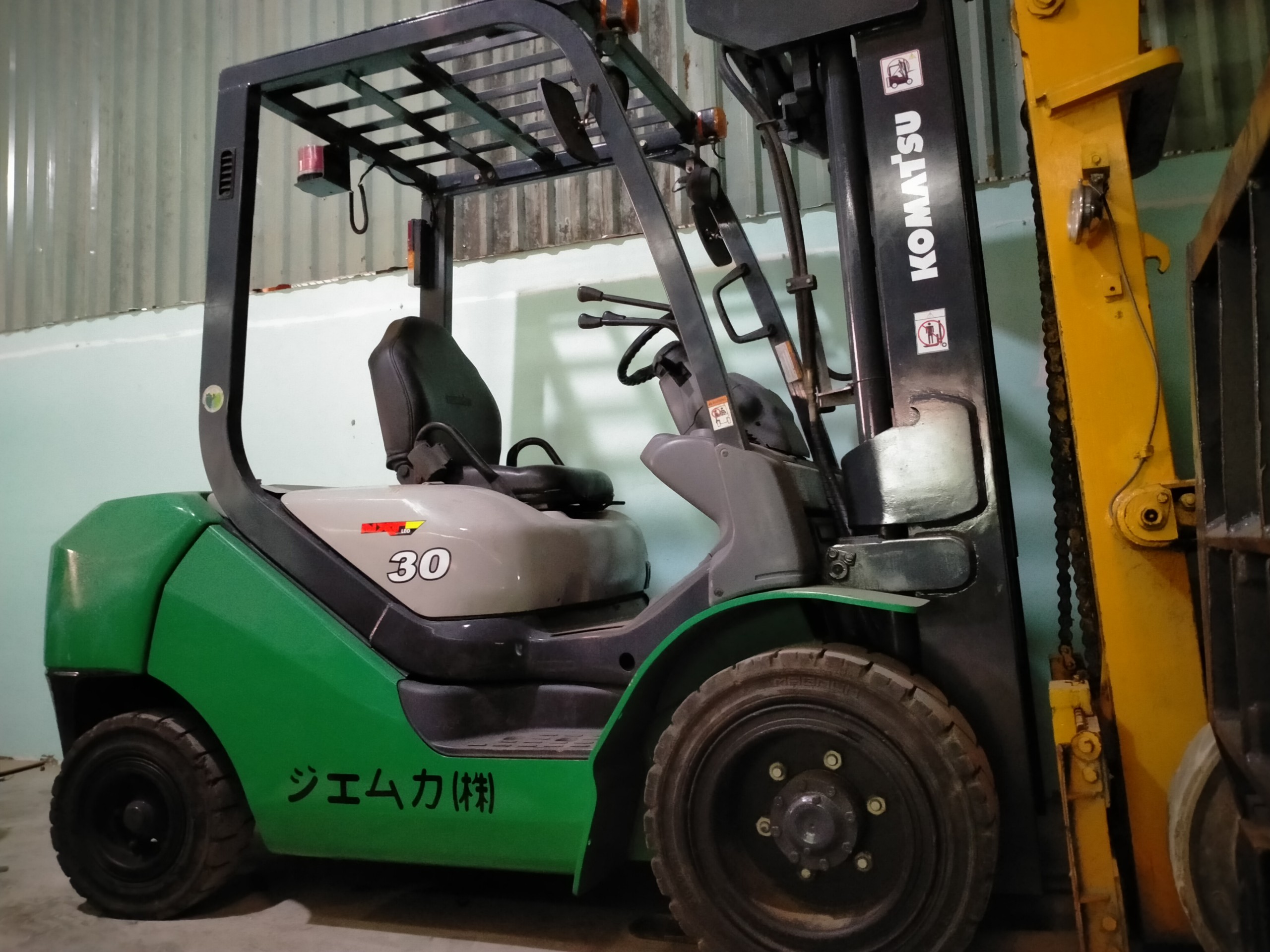 Xe nâng Komatsu 3 tấn FD30T-16.jpg (658 KB)